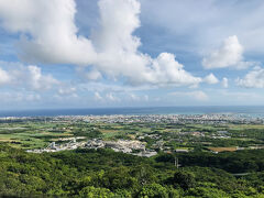 エメラルドの海を見る展望台