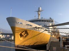 メモリアルシップ八甲田丸（船首）、全長132m 。
やっぱり、船は船首から見たいですね。