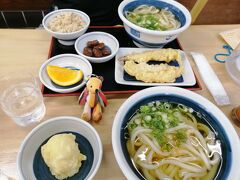 こんぴらうどんで昼食
観光客相手のようで、ちょっと高めか？
お味もそこそこ・・・