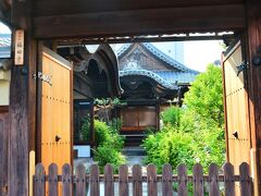 福田寺/乳房地蔵尊
https://kyoto-fukudenji.com/

皇族の出家者が住職を務めたという福田寺。洛陽四十八所地蔵霊場のひとつに指定されている。