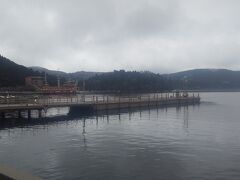 久しぶりの芦ノ湖。
雨なのが残念！