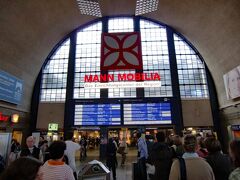 7月31日
ホテルで早めの朝食を済ませ、カールスルーエ中央駅に到着。電光表示板で乗車予定の列車を確認し、プラットホームに移動。