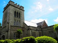 234番館の隣には横浜山手西洋館聖公会。