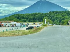 ちょっとだけお出かけします。
山を下りて、倶知安の街に行きます。