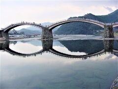 岩国　錦帯橋
　５連のアーチ、全長約１９３ｍ、幅約５ｍ、１６７３年完成。