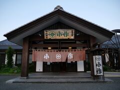 混んでるかなぁ...
入り口に人は滞留してはいないけれど。
駐車場は8割ほどの入り