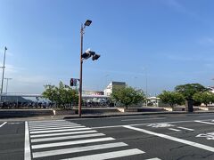 築港銀座の少し手前で、前の座席に移動しました。
その際に、「築港銀座でも直島行きのフェリー近いですよね？」と質問。
大丈夫とのことで、こちらのバス停で降りました。

降車時点でフェリー出発時間10分切ってます～