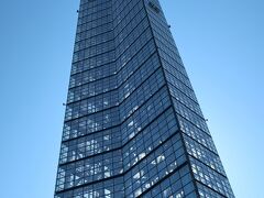秋田市ポートタワー「セリオン」に到着しました。
暑くてフラフラです。
