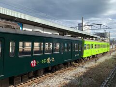 米原駅で琵琶湖線を待っていた時、お隣のホームにとまっていた近江鉄道のラッピング車両が、お～いお茶の色そのままの広告ラッピングでなかなか面白かったです。　近江鉄道は、これ以外にも結構色々ユニークなラッピング車両があるんですよね。

未だに乗った事ナイ近江鉄道、いつか乗りに行かなきゃ!と思いながら早6年弱…。　いつか乗れるのかしら?