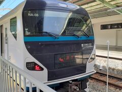 新しい踊り子号
あずさ、かいじの色換えした電車らしいです