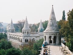 漁夫の砦は景色もいいので中(上)へ。ここも以前は無料だったと思ったんですけど、250フォリントかかるようになってました。