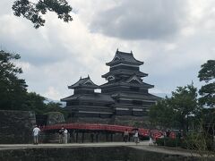 おおおー初めて見たよ、松本城。