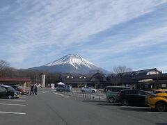 14:15　道の駅『朝霧高原』に着きました。富士山がきれいに見えます。