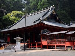 辿り着いた日光二荒山神社は、東照宮の賑わいが嘘のように静かだった。