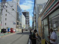 この場所　上空500-600ｍで　原子爆弾爆発
　島病院付近