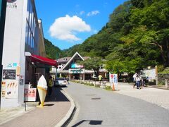 プラプラ歩いて、ケーブルカー＆リフトの清滝駅へ
