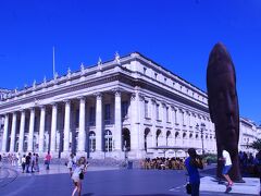 街中を歩いていたら立派な建物がありました。
国立歌劇場(Opéra National de Bordeaux - Grand-Théâtre)[https://www.opera-bordeaux.com/]です。
ガイドツアーもあるようですが、今回は外観だけにとどめます。
