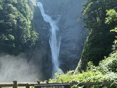 観瀑台からの称名滝

さすが日本一の落差（350m）