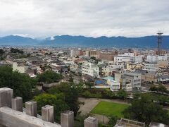 ここで少し時間が空いたので、駅前にある甲府城址を散策。。