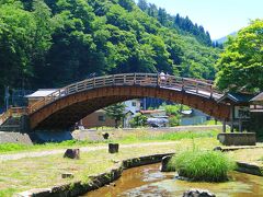 道の駅の横には、太鼓型の木曽の大橋