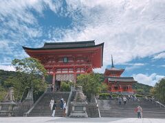 着いた～
清水寺！！！
赤い仁王門がカッコいい