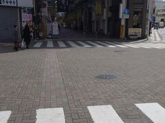 こちらです。

オリオン通り商店街。こちらは屋根がついたアーケード型の商店街となっています。

さっきのユニオン通りよりかなりお店も多くて食べたり飲んだりするのには楽しそうな商店街だと思いました。