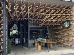 スタバでテイクアウト。
店員さんとってもいい人だった。神接遇。