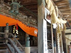 都久夫須麻神社の本殿。こちらも国宝です。

欄間の彫刻がすごい。