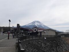 10:30　道の駅『朝霧高原』に寄りました。朝霧高原のこの角度からの富士山が一番好きかもしれません。