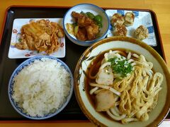 晩ご飯。
今日も魚は入手できないので、、、え、うどん(笑)