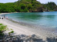 坂を下り宮之浜園地に到着。
翌日にシュノーケルを予定しており、その下見。
波もなく穏やかでgood！