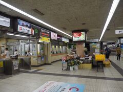 そういうことでやってきました長野電鉄長野駅。うん、こんな感じだった。そう言えば改札前でなんか色々売ってたわ、野菜とか。