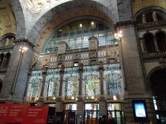 朝食後アントワープ中央駅へ