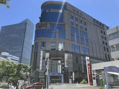 横浜駅東口へ
この建物が