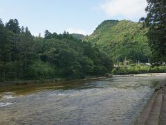 ●湯谷園地＠宇連川

とっても涼し気。
これは、素敵な夏の風景だ。
水の音と蝉時雨。
