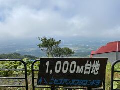 ここからの風景だけを楽しむために

ゴンドラで来る人もいました

この時間はまだ

街方向は雲が低く垂れ込めてました