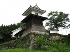 松平家の藩主邸に復元された太鼓櫓です。

江戸時代に時を知らせるために太鼓が置かれた櫓です。
