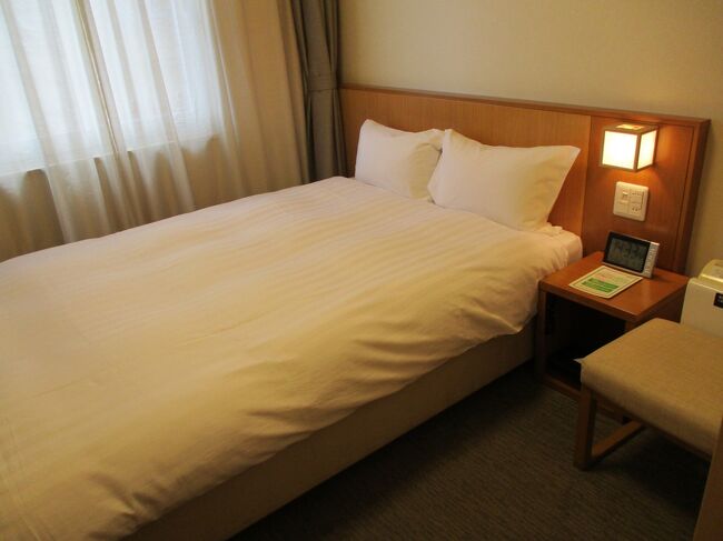 部屋は狭いWルーム。<br />