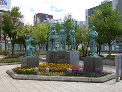 札幌駅前の石碑「牧歌の像」