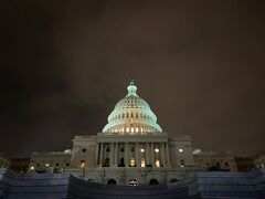 そして、議会議事堂。

小雨が降り、限られた時間でしたが、最低限の観光ができました。