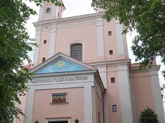 続いてロシア正教会　淡いピンクの可愛らしいカラーリングの教会でしたが・・・