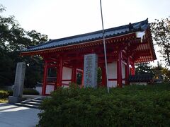 行く予定ではなかったのですが立派なお寺が見えてきた。

ココには四国霊場八十八ヶ所・第84番札所の屋島寺がある。
四国霊場八十八ヶ所巡りっぽい人がポツポツいた。