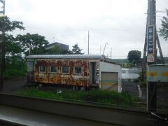 中小屋駅。
さっきと似た感じの駅舎。