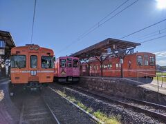 川跡駅で左側のオレンジ色の出雲大社前行きに乗り換え。
ちなみにこの車両は元京王電鉄の5000系だそうです。
(一畑電鉄の車両図鑑で調べました)
