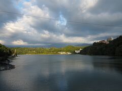 で、せき止められたダム湖の方はこちら。木曽川がせき止められた結果、恵那峡が誕生したというのは有名な話。
