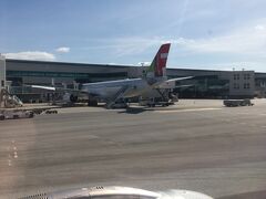 ＜リスボン空港＞

リスボンに到着。
ポルテラ空港の正式名称はリスボン空港です。

いきなりTAPポルトガル航空機を見て興奮♪
初めてのポルトガル！ 嬉しい！