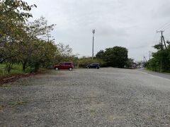 続いて、merle(メルル) - 地元野菜とふだん着のフレンチを予約していましたので、移動しました。駐車場は広いので安心ですよ。