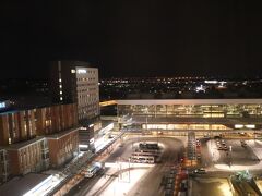 12時近く、窓から見える旭川駅。
明日は早いので寝ます・・・
