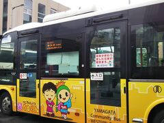 こんな感じの可愛いコミュニティバスに乗って駅へ｡運賃は100円です。