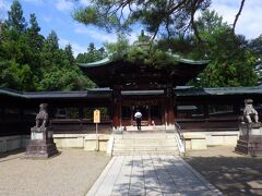 「米沢城跡・松が岬公園」の中心に「上杉神社」がありました。